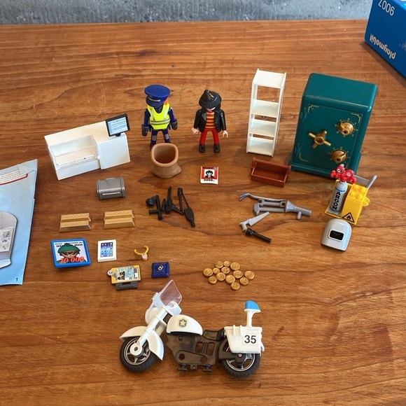 Playmobil Other - Playmobil “Cops & robber”